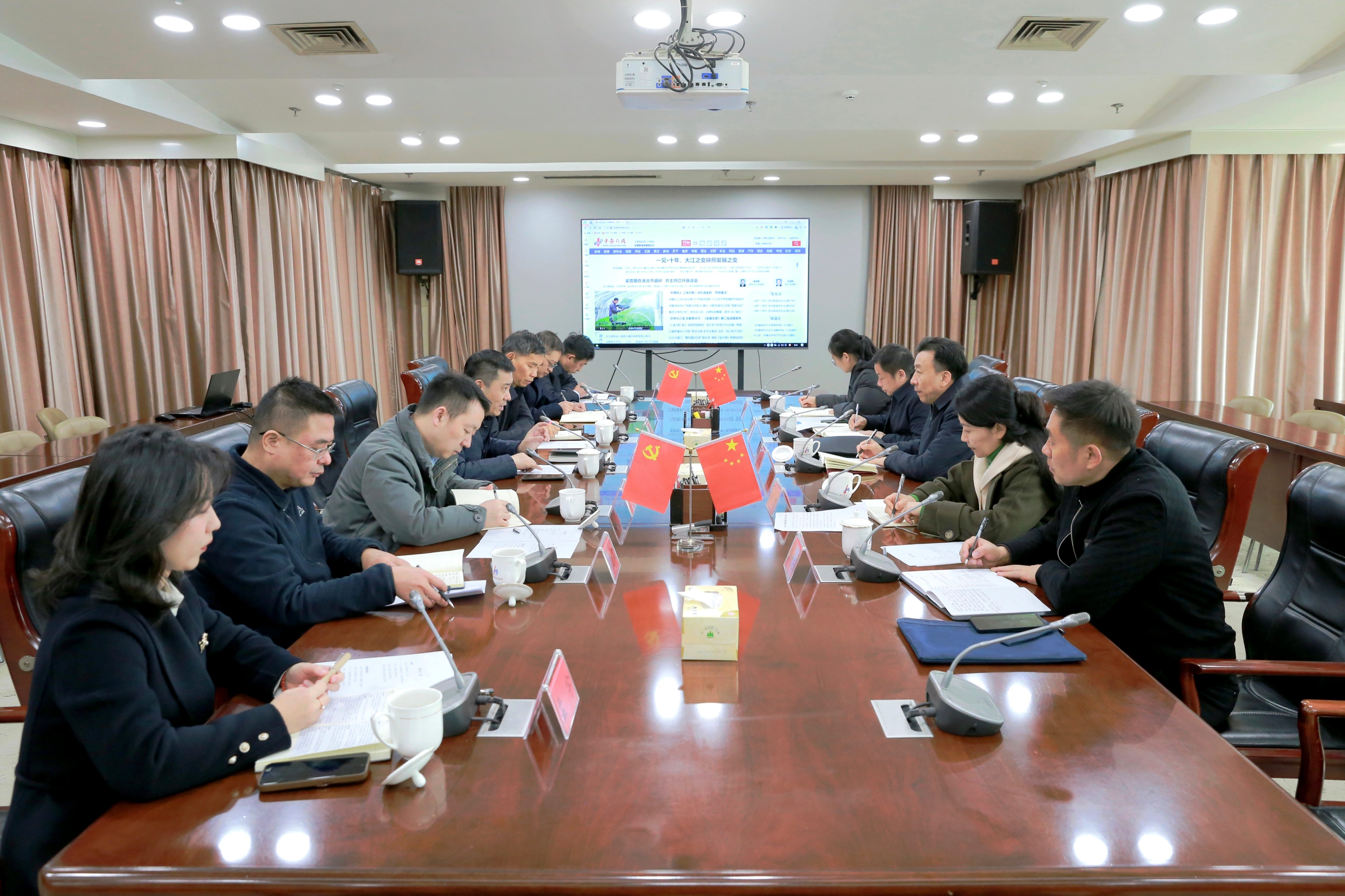 安徽省僑聯黨組書記、主席王汪苗一行到安徽新媒體集團調研座談